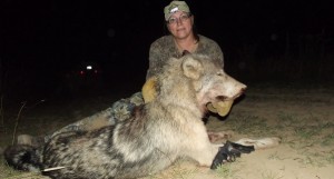 Rene-Anderson-and-the-wolf-she-killed.jpg